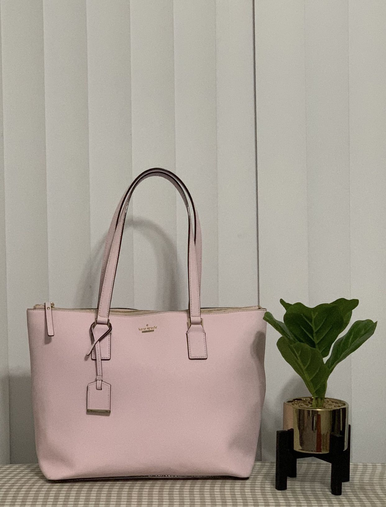 Kate Spade Perfect  Large Tote! Almost New