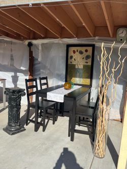 Table with 4 chairs