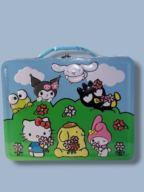  Hello Kitty and Friends Metal Lunch Box - A Charming Way to Carry Your Lunch (or Treasures!)