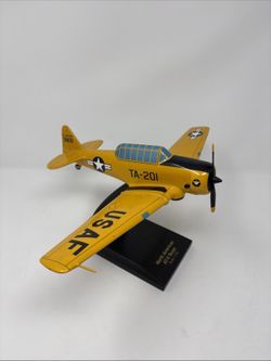 1/32 T-6 TRAINER TEXAN PAINTED MAHOGANY WOODEN MODEL