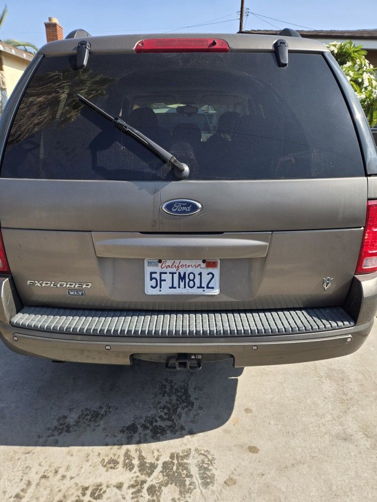 2004 Ford Explorer