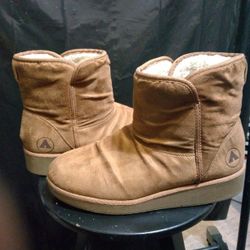 Airwalk Suede Ankle Boots. Size 10.
