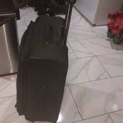 Travelpro Suitcase Light Weight Black