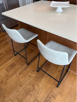 Free - 2 Bar Chairs / Kitchen Island Chairs