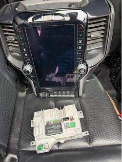 UCONNECT 4 12” RAM  Screen and Module