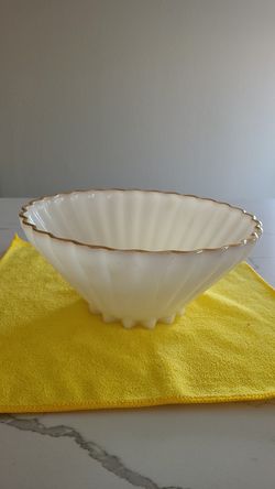 Milk glass bowl
