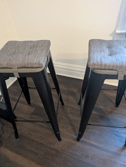 2 Bar Stools