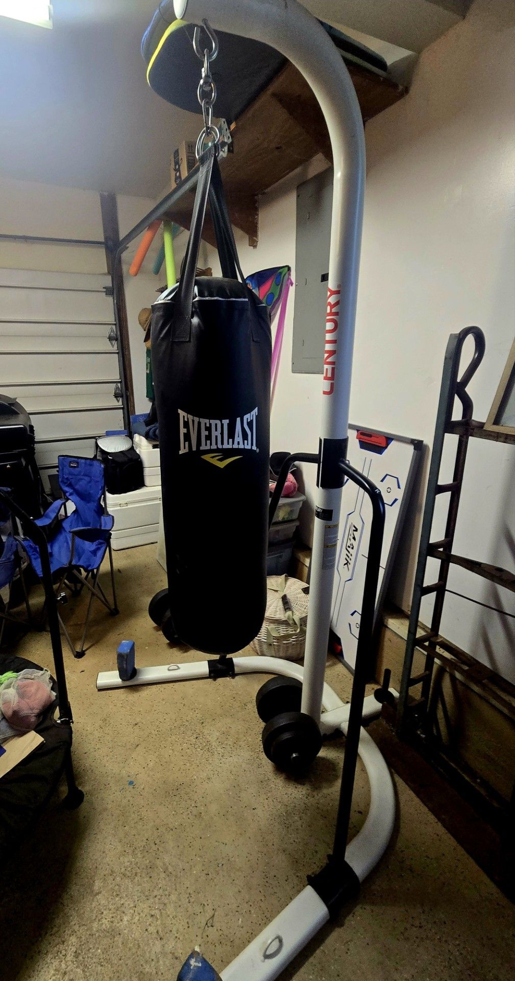 Everlast heavy bag and stand