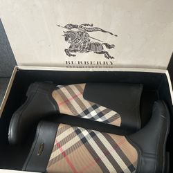 Women’s Burberry Rainboots Us 5.5