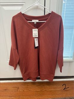 *NEW* Women’s Long Sleeve Top-Size Large