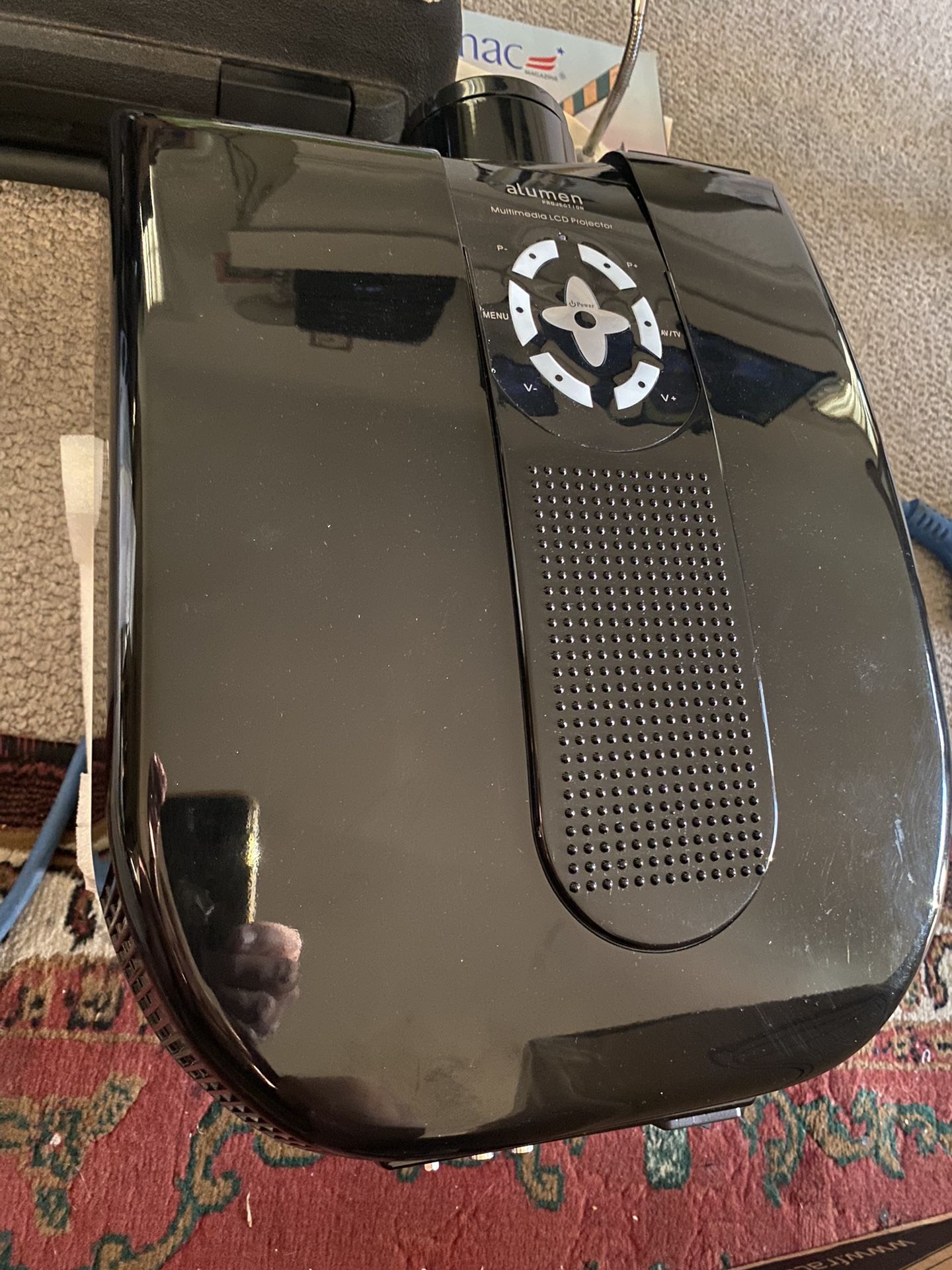 alumen a-700 LCD Projector