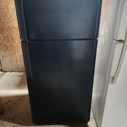 BLACK REFRIGERATOR 
