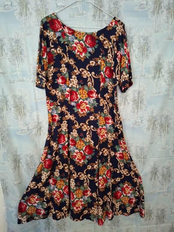Vintage Dresses Sizes 12-18
