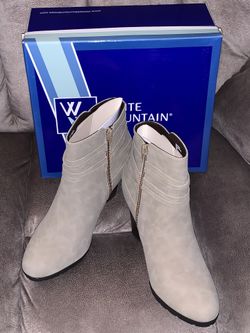 White Mountain Taupe Sueded Smooth Ladies Boots Size 9 NIB