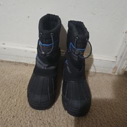 Size 2 Boys Boots For Snow 