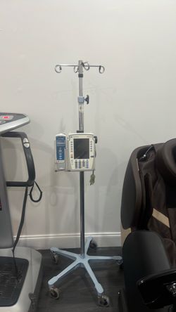 Cardinal Health Alaris PC Infusion Pump System with IV Pole