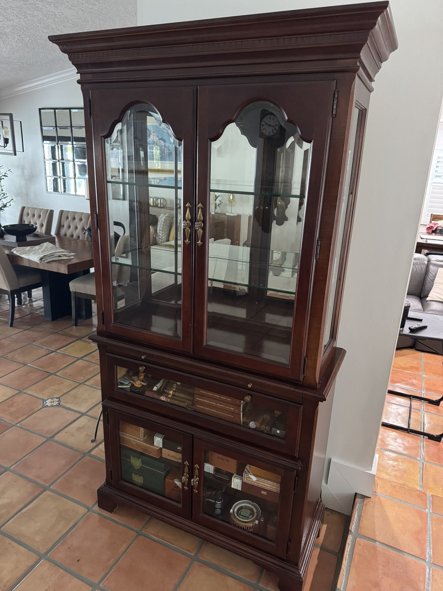 Cigar cabinet w/built In Humidor