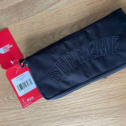 SUPREME THE NORTH FACE ARC LOGO ORGANIZER BLACK for Sale in Los Angeles, CA  - OfferUp