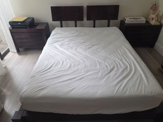 Queen Bedroom Set without mattress