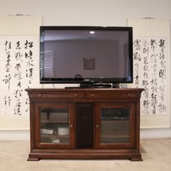 Traditional Solid Wood TV Stand / Media Console – Excellent Condition
