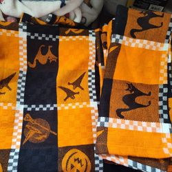 Halloween Table Cloth & 6 Napkins