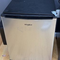 Whirlpool Mini fridge 