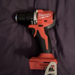 Milwaukee Drill Driver M18