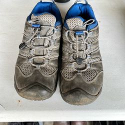 Kids Keen Shoes Size 5
