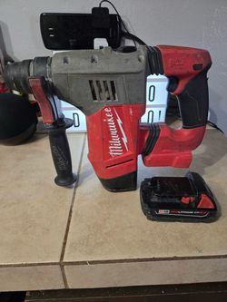 Milwaukee Fuel M18 Rotary Hammer with Battery