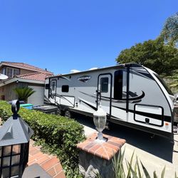 2019 Jayco Travel Trailer Like New 