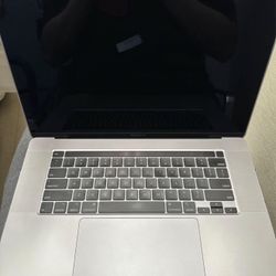 MacBook Pro 2019’ i9 15”