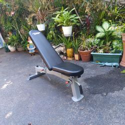 FITNESS  GEAR (PRO : UB/600)  ADJUSTABLE BENCH : BARELY EVER USED 