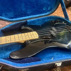 Mako Traditionals TPB-2 Bass With Case 