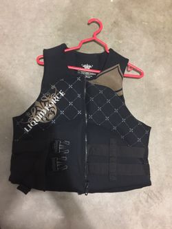 Liquid force life vest