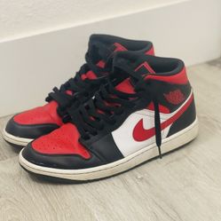Jordan 1 Mid