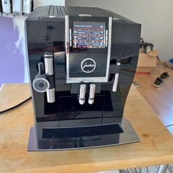 Jura Z9 Super Automatic Coffee Machine…