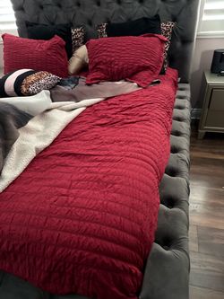 Queen comforter pet hair resistant