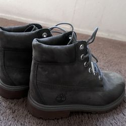 Timberlands size 2 In Boys