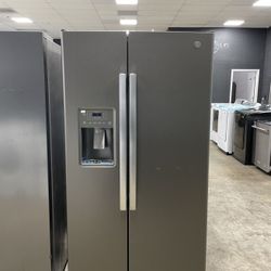 GE Side By Side Refrigerator EEE