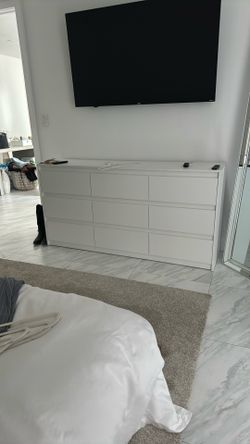 White 9 drawer dresser 