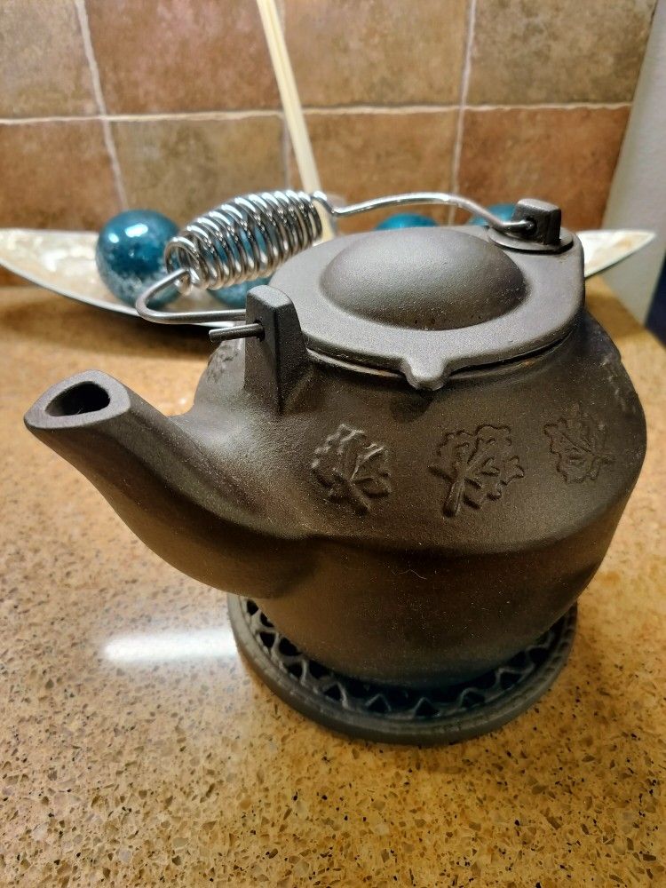 Cast Iron Kettle & Trivet