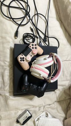 PlayStation 4 (PS4) full set cords included