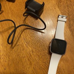 Fitbit Versa Lite Edition Fitness Watch 
