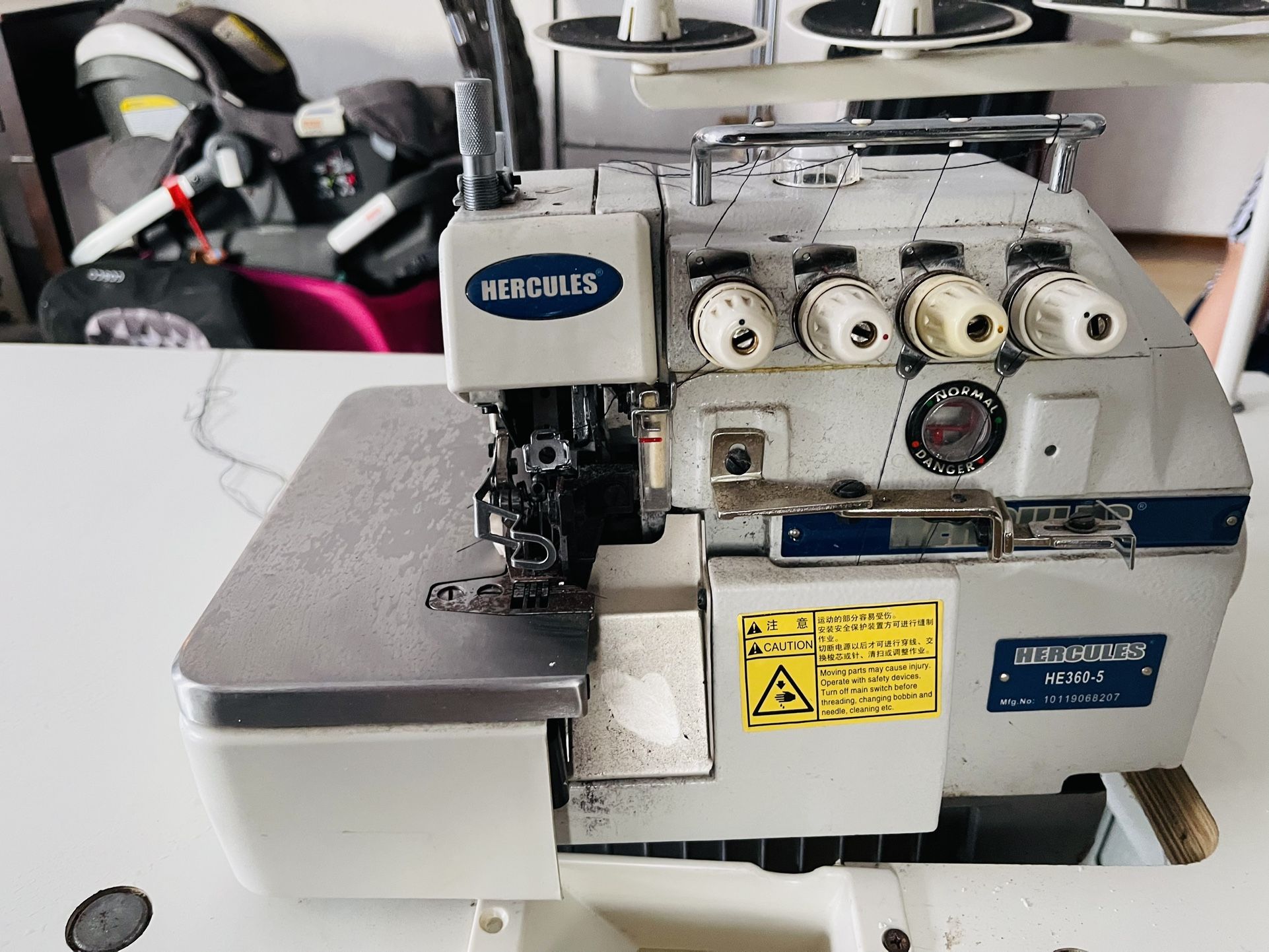 Máquina de costura OverLock HÉRCULES modelo HE360-5