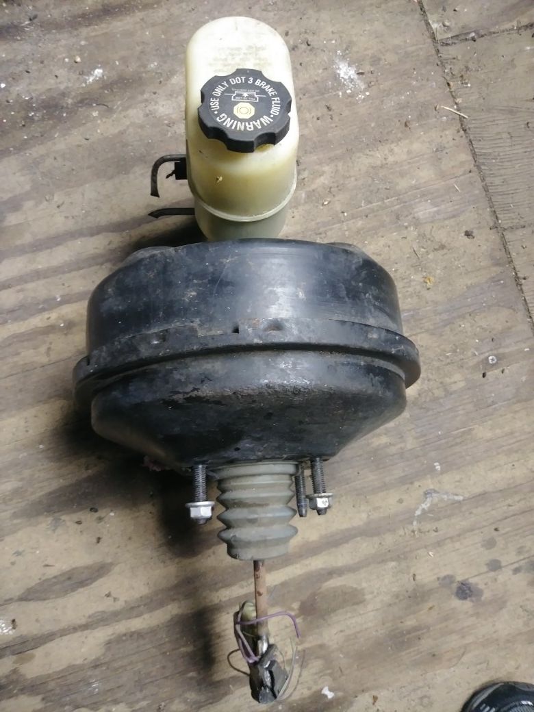 Power brake booster and master cylinder...booster de frenos y cilindro maestro for 2001 gmc sierra or chevy silverado