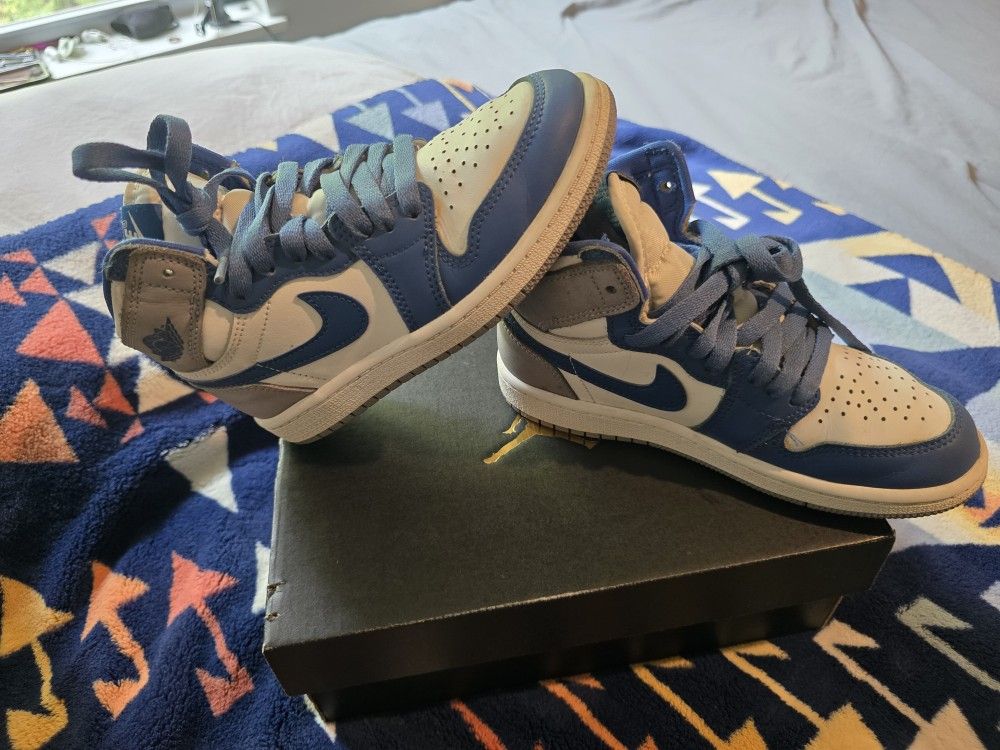 A1 Jordan 1 Retro High OG Mens blue ,white ,grey size 13.5C like new