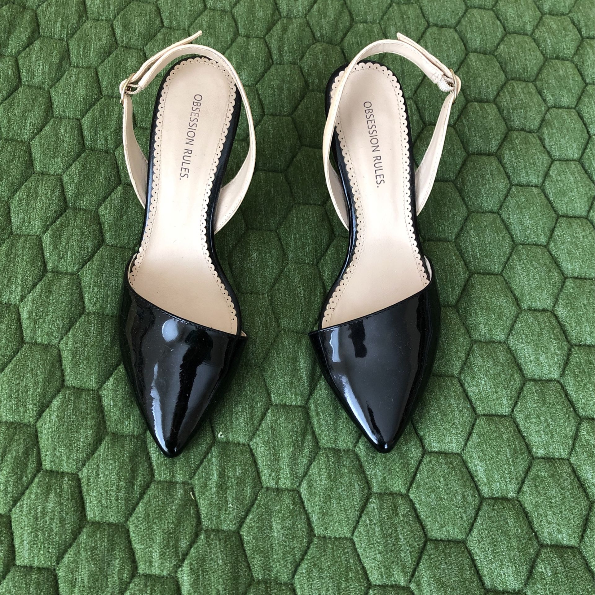Heels / Black BRAND NEW / Size 7.5