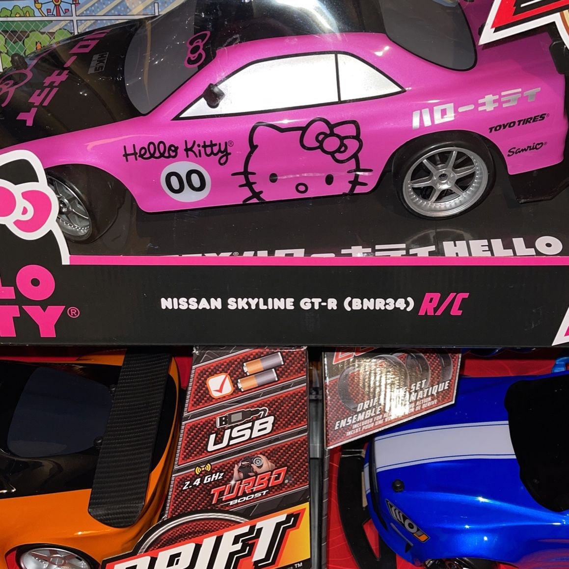 Jada Toys Hello Kitty Nissan Skyline GT-R (Bnr34) Drift Power Slide Elite  R/C, USB Charging, with 4 Extra Tires