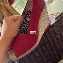 TOMS Red Wedges 