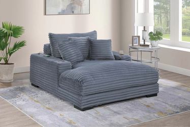 Chaise Lounge W/2 Cup Holders & USB Ports